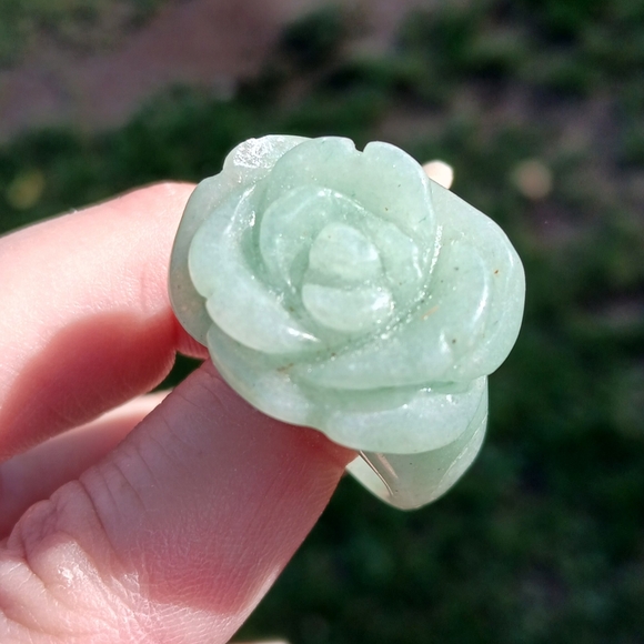 New Hand Carved Flower Green Aventurine Ring. - Picture 12 of 16